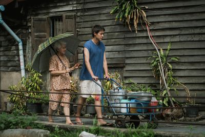 Belajar Kehidupan dari How To Make Millions Before Grandma Dies , Film Thailand yang Bikin Mewek