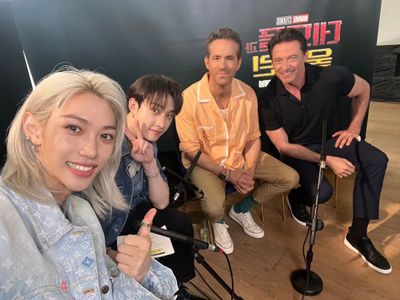 Ryan Reynolds dan Hugh Jackman Tampil di Acara Musik SBS, Jadi Special MC di Inkigayo