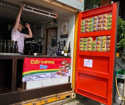 Heboh Ada Warmindo Buka di Belanda, Pelanggannya Kebanyakan Bule Semua