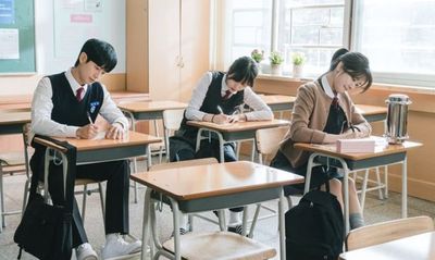 Love Next Door Rilis Foto Preview Episode Ketiganya: Surat untuk Masa Depan