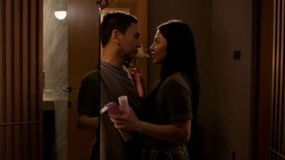 Tayang Di Netflix! Berikut Sinopsis Catatan Harian Menantu Sinting Raditya Dika dan Ariel Tatum Jadi Pasutri