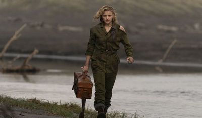 Sinopsis Film Shadow in The Cloud : Misi Chloe Grace Moretz Melindungi Paket Rahasia!