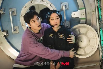 Review When the Stars Gossip Episode 9-10: Visual Memukau dengan Cerita Rumit!