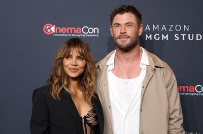Film Terbaru Chris Hemsworth dan Halle Berry Crime 101 Siap Tayang Tahun Depan