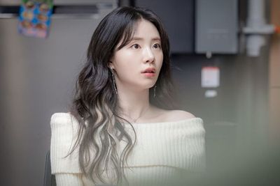 Shin Si Ah Bikin Takjub di Resident Playbook dan The Old Woman With The Knife , Tampil Beda Banget!