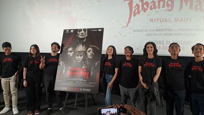Fakta Menarik Film Kampung Jabang Mayit : Atiqah Hasiholan Dalami Ilmu Hitam hingga Nessie Judge Jadi Cameo