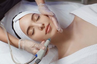 Perawatan Kecantikan yang Bikin Wajah Glowing saat Lebaran, Gak Repot!
