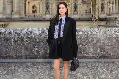 Son Ye Jin Tampil Simpel dengan Tema Black and White di Acara Valentino Paris: Kayak Masih Anak Gadis