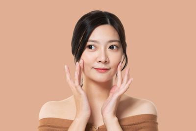 Kulit Kusam dan Jerawat Membandel? Solusinya Ada di Satu Bahan Skincare Ini!
