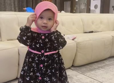Ameena Dandan Pakai Blouse Tunik Dibilang Mirip Ustazah, Makin Gemes