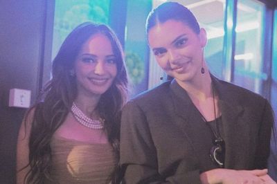 Enzy Storia Pamer Foto Bareng Kendall Jenner di Paris, Netizen: Kayak Kembar!