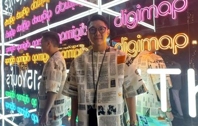 Gak Cuma iPhone 15 di Tangan, Bahagianya Apple Fanboy Bawa Pulang Pouch Yogie Pratama