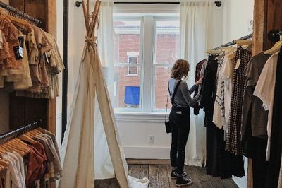 OOTD dengan Konsep Wardrobe Capsule: Cara Tampil Modis tapi Tetap Simpel
