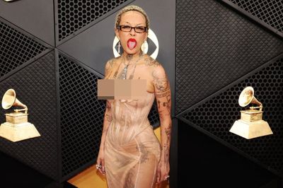 Jadi Sorotan, Doja Cat Kenakan Gaun Korset Tipis dengan Bagian Dada Terbuka di Grammy Awards 2024