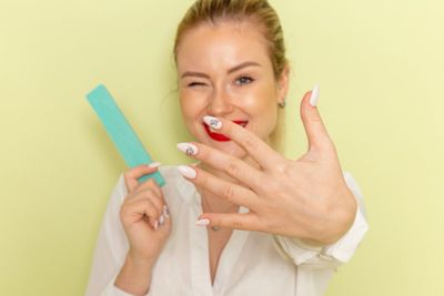 6 Langkah Menghapus Kutek Gel dengan Mudah di Rumah, Mudah Banget!
