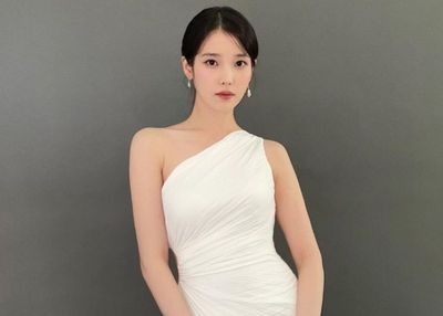 Mudah Ditiru, Yuk Ikuti Rahasia Kulit Flawless ala IU Hanya dengan 3 Jenis Skincare!