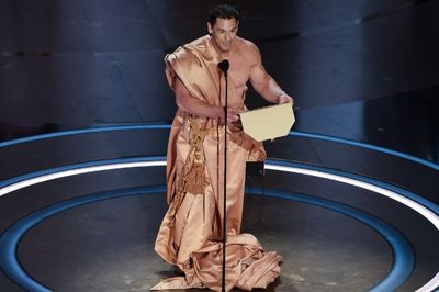 Nyaris Tanpa Busana, John Cena Ternyata Kenakan Pakaian Ini saat di Panggung Oscar 2024