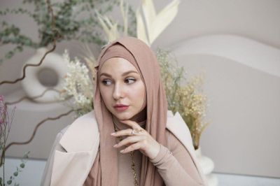 Hilangin Bau Apek: Tips Menjaga Kerudung Wangi Seharian