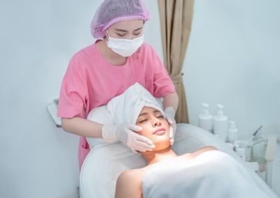 5 Jenis Perawatan Klinik Kecantikan yang Wajib Kamu Tahu! Ada yang Bisa Buat Ibu Hamil
