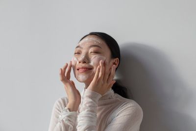 Pentingnya Double Cleansing demi Menjaga Kesehatan Kulit Wajah, Jadi Lebih Bersih dan Cerah!