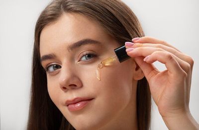 Manfaat Utama Retinol, Mengobati Jerawat Hingga Mengurangi Garis Halus