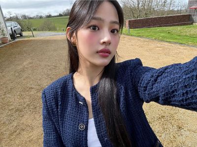 Minji NewJeans Pamer Selfie dengan Model Rambut Baru, Penggemar: Cantik Mirip Boneka