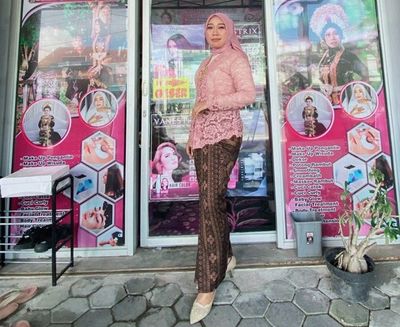 Titik Balik Nita: Single Parent yang Sukses Mendirikan Dua Salon Lewat Kursus Kecantikan