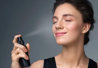 5 Fungsi Rahasia Makeup Setting Spray, Ternyata Enggak Hanya Bikin Makeup Awet!