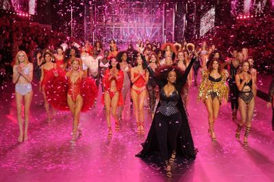 Victoria s Secret Fashion Show Kembali dengan Kejutan, Tampilkan Bella Hadid hingga Lisa BLACKPINK