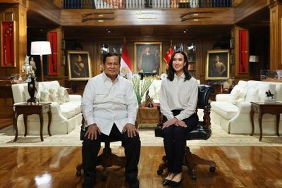 Potret Widiyanti Putri Wardhana Hadiri Perayaan Ultah Prabowo Subianto, Kompak Kenakan Kemeja Putih