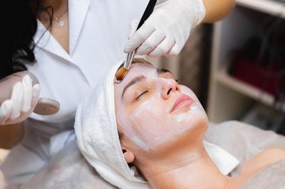 Mengapa Kulit Jadi Memburuk Setelah Facial? Ini Penyebab dan Solusinya