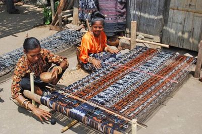 Tenun Ikat NTT: Kisah Hidup, Tradisi, dan Spiritualitas dalam Setiap Helai Benang