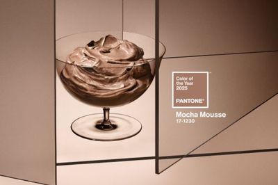 Pantone Resmi Umumkan Mocha Mousse sebagai Warna Tahun 2025