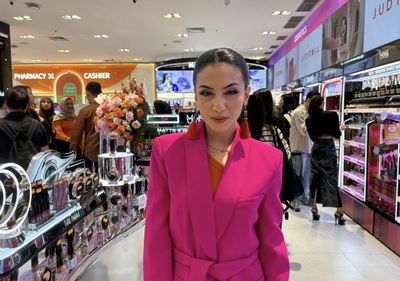 Suka Belanja di Beauty Store, Farra Jaidi Berburu Apa Sih?
