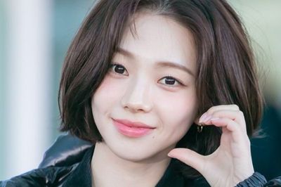 Karina aespa Tampil Chic dengan Gaya Rambut Pendek di Milan Fashion Week 2025, Cantik Banget!