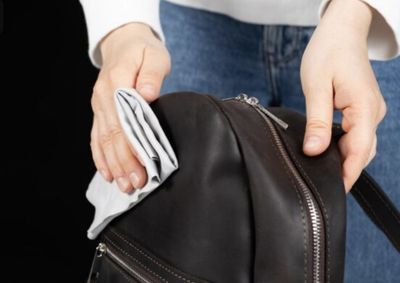5 Step Mudah Membersihkan Tas Jamuran, Hasilnya Kinclong
