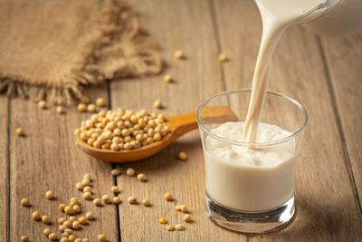 Benarkah Kandungan Protein Susu Soya Setara dengan Susu Sapi? Simak Jawaban Pakar