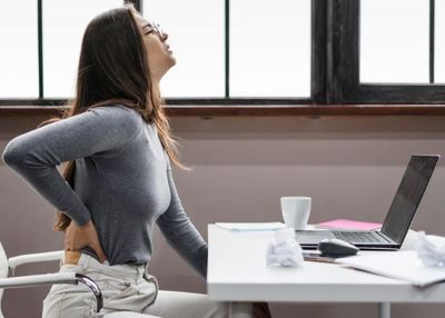Pekerja Kantoran Merapat, Ini 3 Tips Mudah Atasi Low Back Pain Biar Gak Ganggu Kerjaan