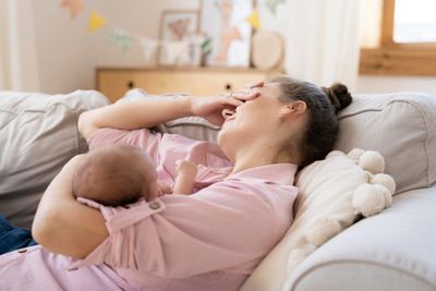 Dear New Moms! Cukup Olahraga 80 Menit Seminggu, Kamu Bisa Selamatkan Diri dari Baby Blues