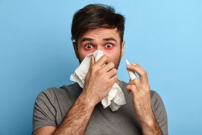 Ngeri! Tenggorokan Pria Skotlandia Robek karena Menahan Bersin dengan Memencet Hidung