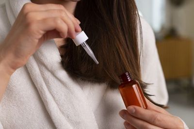 Bingung Atasi Rambut Rontok? Ini Tips Memilih Hair Supplement yang Tepat