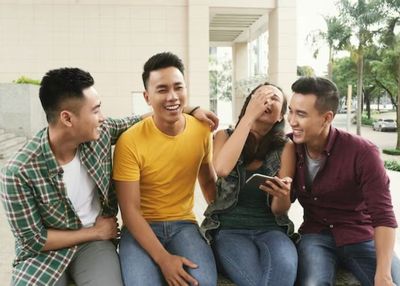 Gak Cuma Ekspresi Kebahagiaan, Tertawa Ternyata Punya Dampak Positif untuk Kesehatan Lho!