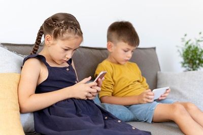 5 Hal Berbahaya Akibat Radiasi Handphone terhadap Anak-anak yang Kamu Harus Tahu!
