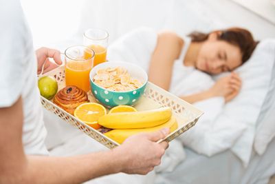 7 Makanan dan Minuman yang Cocok Dikonsumsi Agar Tidur Lebih Nyenyak, Didominasi Buah