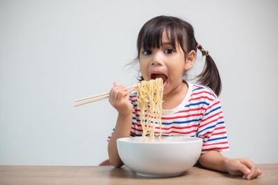 Batasi Konsumsi Makanan Instan, Penyakit Kanker Bisa Ancam si Kecil