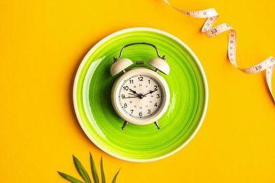 7 Manfaat Diet Puasa Intermiten yang Sempat Jadi Sorotan Dunia Kesehatan!