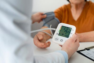 Masih Muda Tapi Sudah Terkena Hipertensi? Yuk Kenali Faktor Risikonya