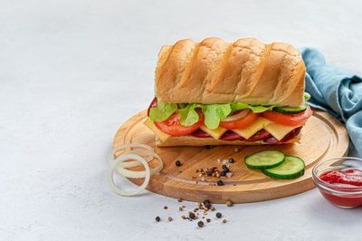 Mau Cepat Kurus? Hindari 8 Makanan Ini dan Cek Penggantinya yang Lebih Sehat!