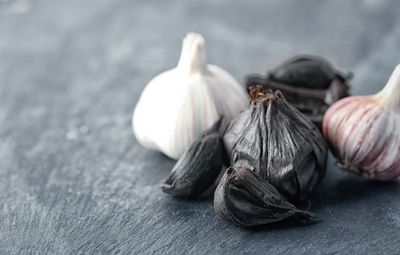 5 Manfaat Luar Biasa Konsumsi Bawang Hitam, Salah Satunya Cegah Kanker