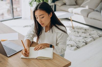 Konjungsi Adalah: Pengertian, Fungsi, Jenis, dan Contohnya